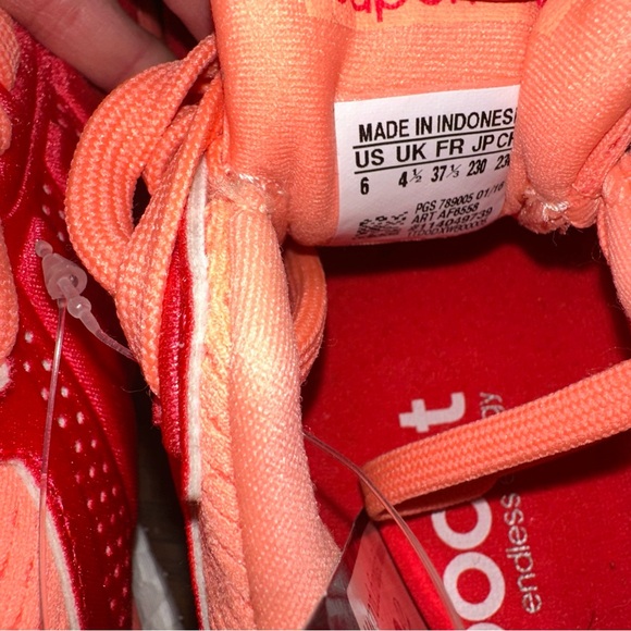 Adidas Women's Bright Red Sneakers NWT size 6 athlete running atheleisure - Picture 6 of 7